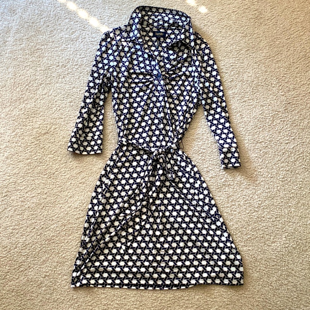 Long sleeve geometric shape collared and belted dress